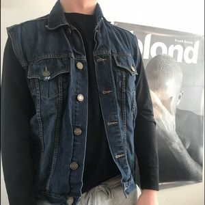 Sleeveless jean jacket